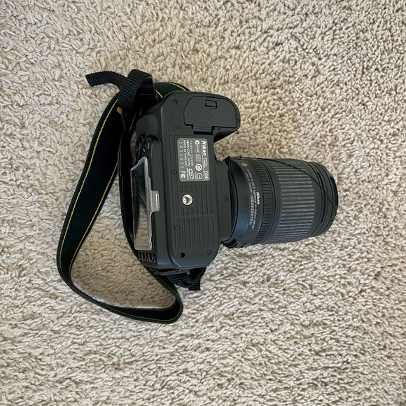 Nikon D90 DSLR camera - Picture 3 of 8